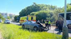 V Praze havaroval autobus s dětmi. 15 lidí se zranilo, na místě zasahovali záchranáři