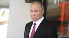 Kreml zveřejnil příjmy Vladimira Putina. Víc peněz si vydělá i premiér