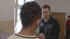 Na základní škole pobodali malého Roma