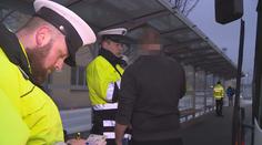 Boural do betonové zábrany i do auta. Řidiči autobusu naměřili tři promile