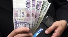 Řidič (22) nadýchal 1,5 promile, policisty chtěl uplatit 10 tisíci