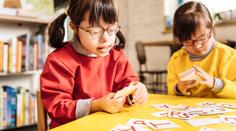 Na "úspory" doplatí postižené děti, tvrdí asociace speciálních pedagogů