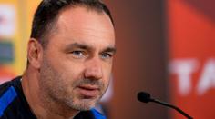 Slavia hraje bez cizinců! Fandové se ptají: Umí Trpišovský anglicky?