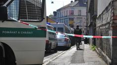 V paneláku našli mrtvou ženu! Policie zadržela tři podezřelé 