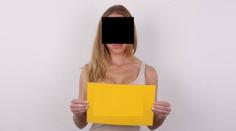 Policejní zásah na pornocastingu v Praze! Zatkli 9 lidí kvůli nucení dívek k sexu