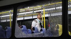 V Riu se zřejmě znovu střílelo! Teď na autobus s novináři