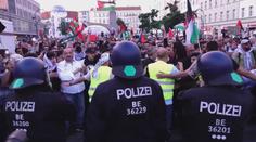 Cizinci pryč, křičela skupina mladých Němců. Situace v zemi se vyostřuje