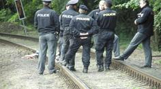 Vandalové ohrozili železniční dopravu, pátrá po nich policie