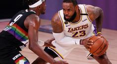 LeBronův triple double nestačil, Denver vybojoval první výhru