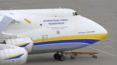 Letadlo v Lipsku narazilo do neznámého objektu. Na letišti byl i dron s roznětkou