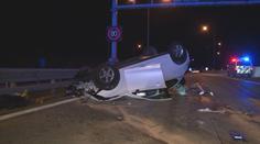 Utržený motor, auto na střeše. Řidička to na Pražském okruhu nezvládla