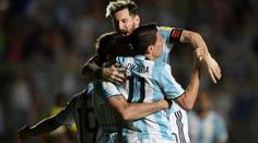 Famózní gól a dvě nahrávky! Messi vykřesal naději pro Argentinu