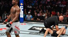 Knockout večera! Drtivá smršť pěstí ukončila zápas Neala s Pricem