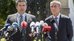 Vládě začaly prázdniny, ČSSD ale stále hrozí odchodem