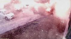 Exploze přímo mezi lidmi: Kamery zachytily pokus o puč v Turecku