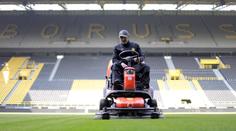 Fotbalisté budou hrát v rouškách, v Německu přišli s bizarním řešením