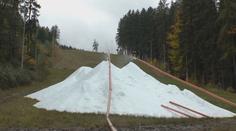Skiareály v Česku zasněžují. Přípravy před sezónou vrcholí