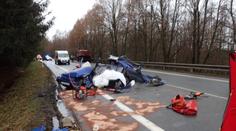 Řidič felicie vjel do protisměru! Střet s náklaďákem nepřežil