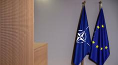 Má Česko dál zůstat v NATO a Evropské unii? Toto chtějí strany
