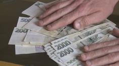 Policie stíhá muže z Prahy. Peníze lidí měl zúročit, místo toho z nich žil