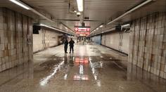 Komplikace v pražské dopravě. Metro stanicí Florenc už druhý den jen projíždí