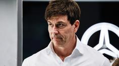 Mercedes měl odmítnout Sainze. Šanci prý dostane obří talent
