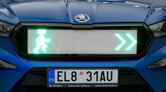Škoda na autech testuje podivnou masku. Má si "povídat" s chodci na přechodech