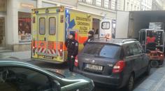 Řidič srazil v centru Prahy strážníka a ujel! Po chvíli se podařilo auto vypátrat