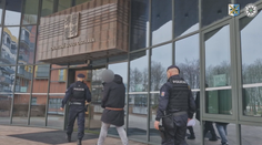 Dej mi peníze, jinak tě nakazím HIV, vyhrožoval muž v Ostravě. Skončil ve vazbě