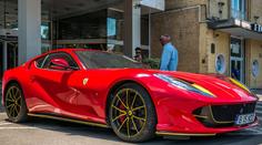 O vozy Ferrari je rekordní zájem u nás i ve světě. Prodeje trhají rekordy