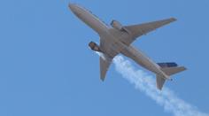 Letecké společnosti uzemňují Boeing 777. Na vině je nehoda v Denveru