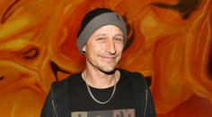 Frontman kapely Wohnout se tajně oženil. Sdílel záběry z neobvyklé svatby
