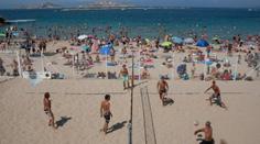 Pláže na Floridě jsou přeplněné, nakažených přitom rychle přibývá