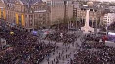 VIDEO: Panika v Nizozemí. V davu se zranilo 63 lidí, útěk královny
