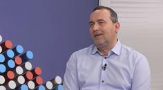 Babička Alenka v nové kampani O2 odhaluje podvodníky. Je to milá a roztržitá paní, směje se Šichtanc