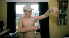 Tom (16) se nechtěl sprchovat, zemřel v hromadě deodorantů!