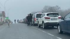 Lidé z Ukrajiny prchají i na Slovensko. U hranic jsou dlouhé kolony