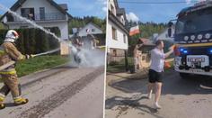VIDEO: Bitva jako z videohry. Lidé si to rozdali s hasiči, nikdo nezůstal v suchu