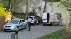Šílenec ujížděl policii Stromovkou. Lidé sotva uskakovali! VIDEO