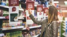 Řetězec supermarketů stahuje z prodeje závadnou rýži. Nejezte ji, varuje zákazníky