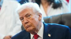 Hormuz je otevřený, hlásá Trump. Stačí jediný výstřel a není, varuje politolog Jirušek