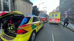 Tramvaj v Praze srazila dvě dívky. Jedna přišla o nohu