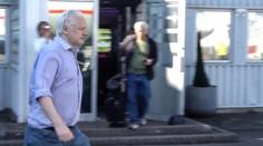 Zakladatel WikiLeaks Assange je na svobodě. Uzavřel dohodu s Američany