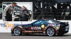 Borec! Ochrnutý závodník usedl znovu za volant, jel 244 km/h!