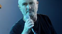 Phil Collins přežil hororový pád na hlavu! Zpěvákovi hrozí operace