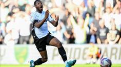 Nejhorší minela všech dob, smějí se fanoušci. Fotbalista zazdil jasnou šanci