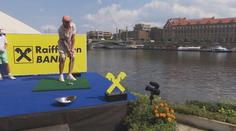 Pastrňák si zahrál golf. Jeho tým u Vltavy porazil bývalou světovou jedničku