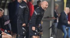 Červená pro asistenta a další zraněný stoper. Slavia po šlágru řeší dva maléry