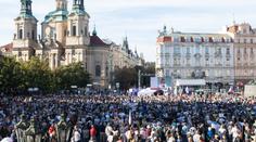 Milion chvilek pro demokracii demonstroval na Staroměstském náměstí proti vládě