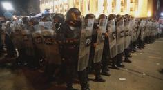 V Gruzii protestovaly tisíce lidí proti autoritářskému zákonu. Policie nasadila vodní děla a slzný plyn